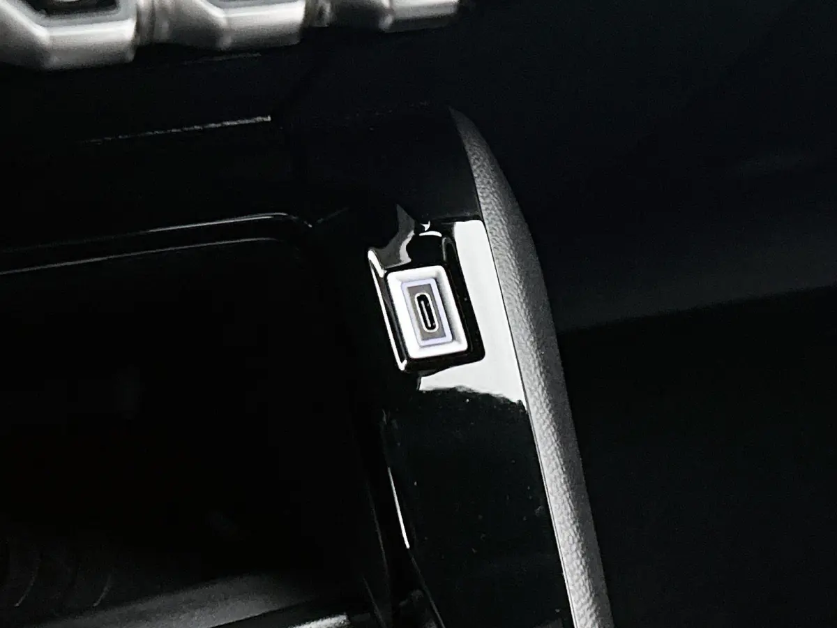 SUV Allure Hybrid 145pk Automaat | Navigatie | 360° Camera | Climate Control | Adaptieve Cruise Control | Parkeersensoren v+a | Keyless | Dodehoeksensor | Draadloze Apple Carplay / Android 