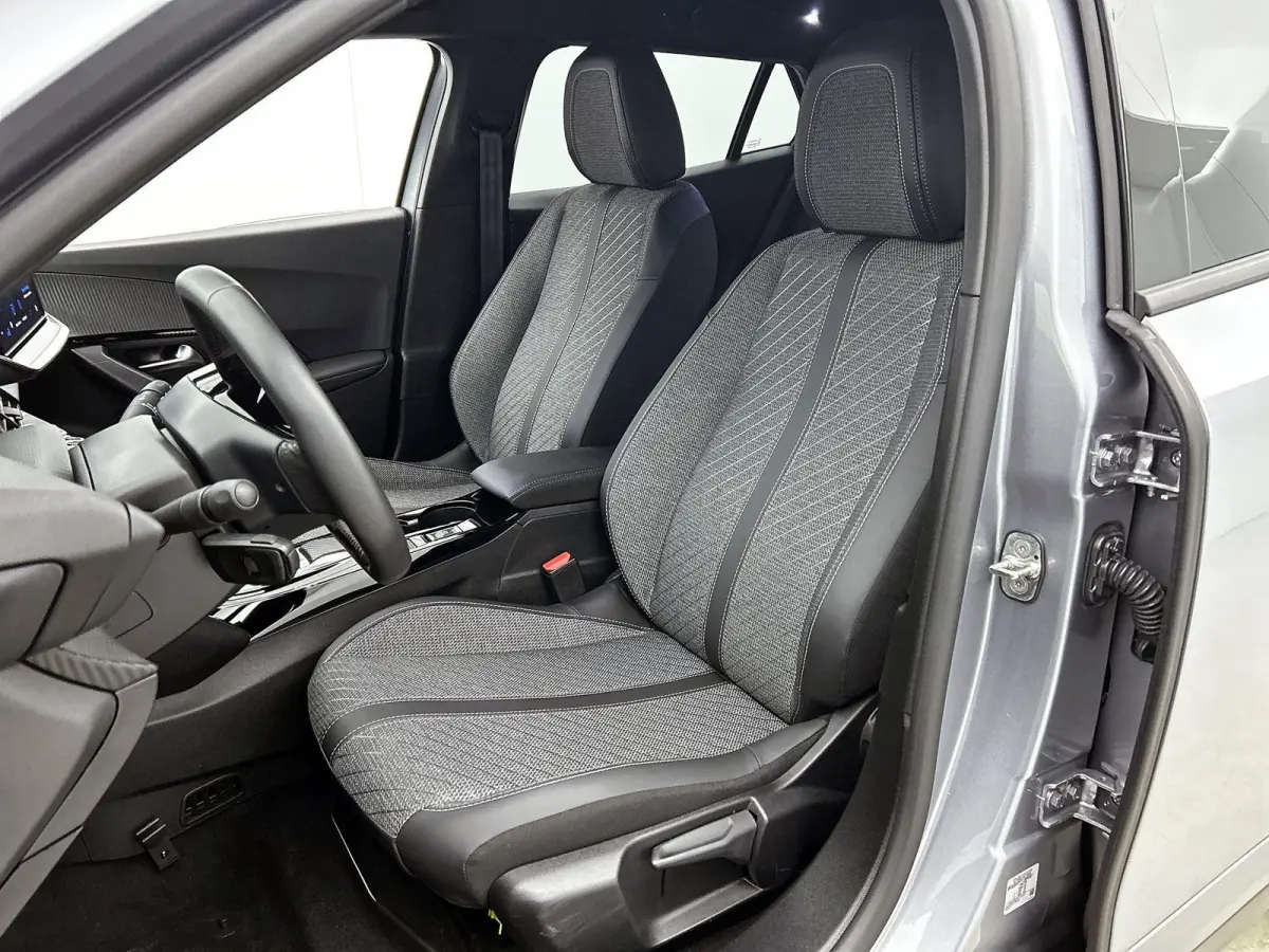 SUV Allure Hybrid 145pk Automaat | Navigatie | 360° Camera | Climate Control | Adaptieve Cruise Control | Parkeersensoren v+a | Keyless | Dodehoeksensor | Draadloze Apple Carplay / Android 