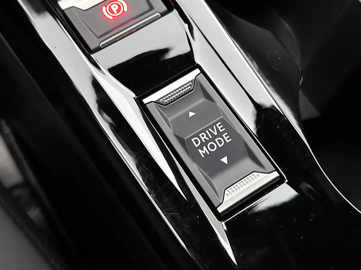 SUV Allure Hybrid 145pk Automaat | Navigatie | 360° Camera | Climate Control | Adaptieve Cruise Control | Parkeersensoren v+a | Keyless | Dodehoeksensor | Draadloze Apple Carplay / Android 