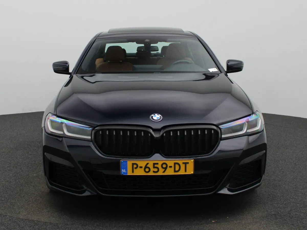 520i Business Edition Plus | Automaat | Apple Carplay / Android Auto | Panoramadak | Lederen Bekleding | Stoelverwarming | Lichtmetalen Velgen |
