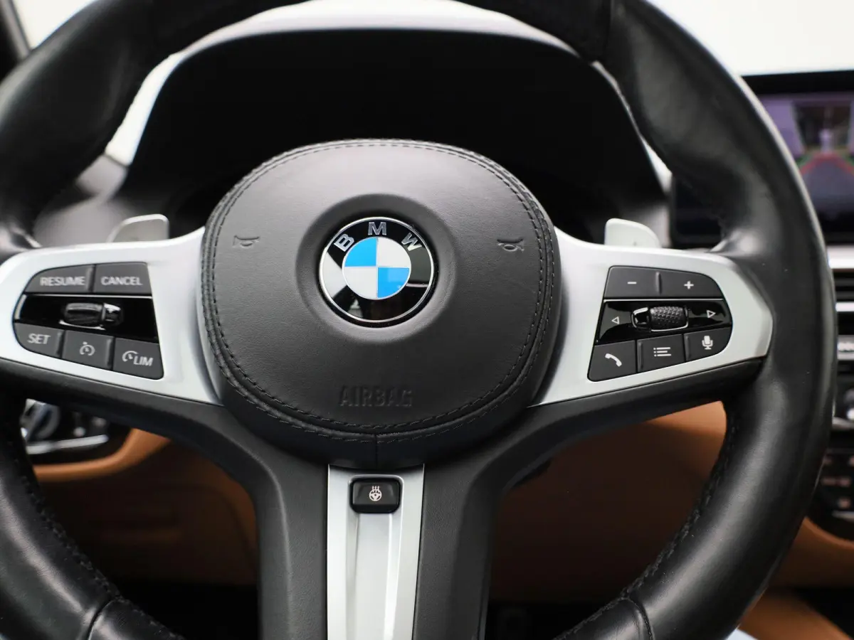 520i Business Edition Plus | Automaat | Apple Carplay / Android Auto | Panoramadak | Lederen Bekleding | Stoelverwarming | Lichtmetalen Velgen |