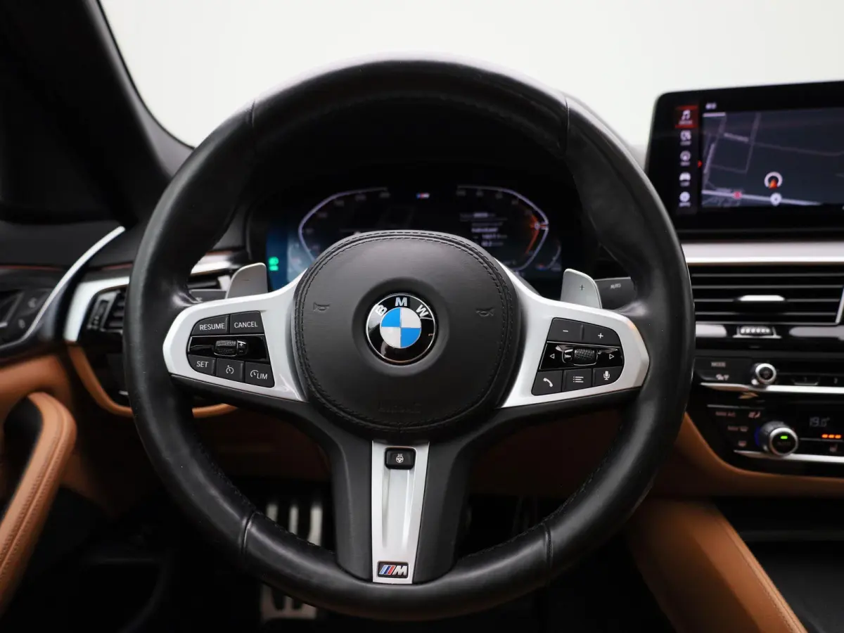 520i Business Edition Plus | Automaat | Apple Carplay / Android Auto | Panoramadak | Lederen Bekleding | Stoelverwarming | Lichtmetalen Velgen |