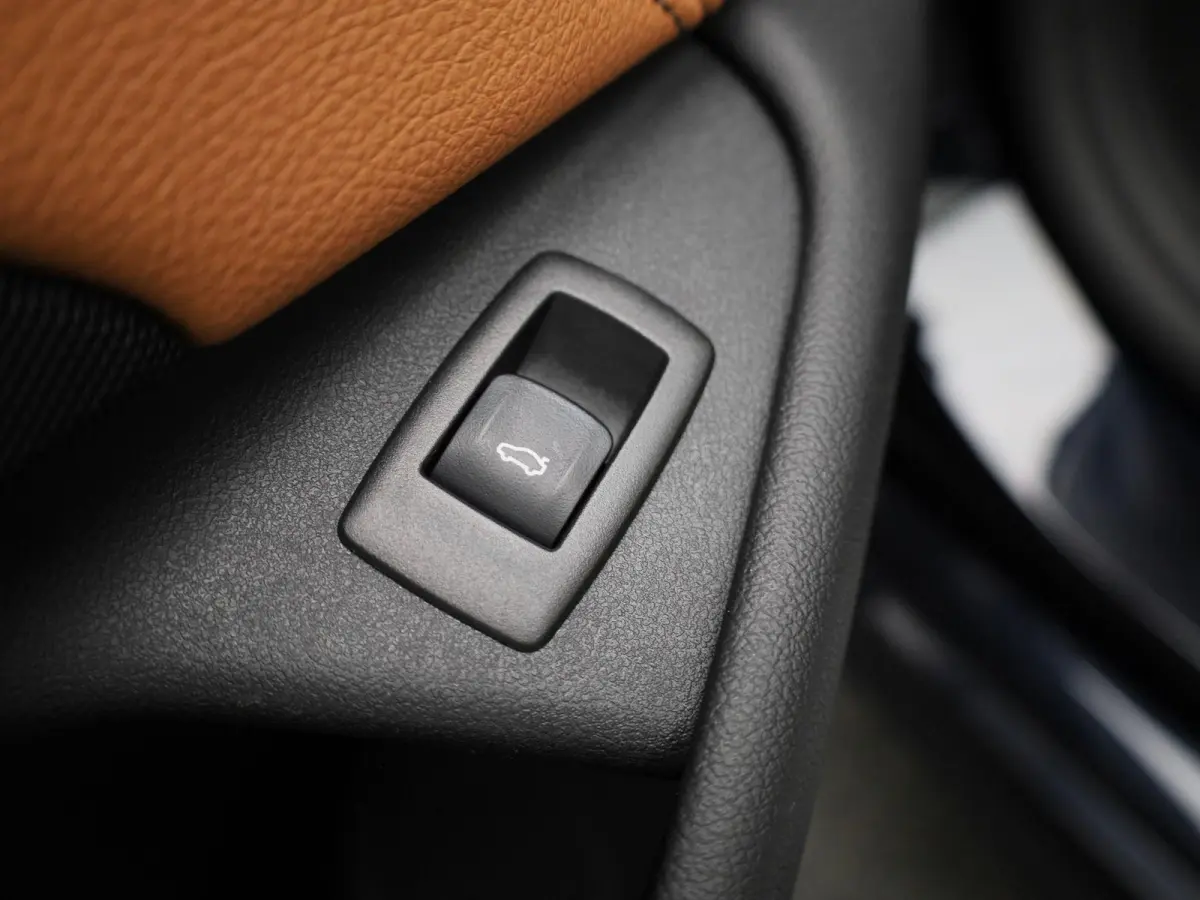 520i Business Edition Plus | Automaat | Apple Carplay / Android Auto | Panoramadak | Lederen Bekleding | Stoelverwarming | Lichtmetalen Velgen |
