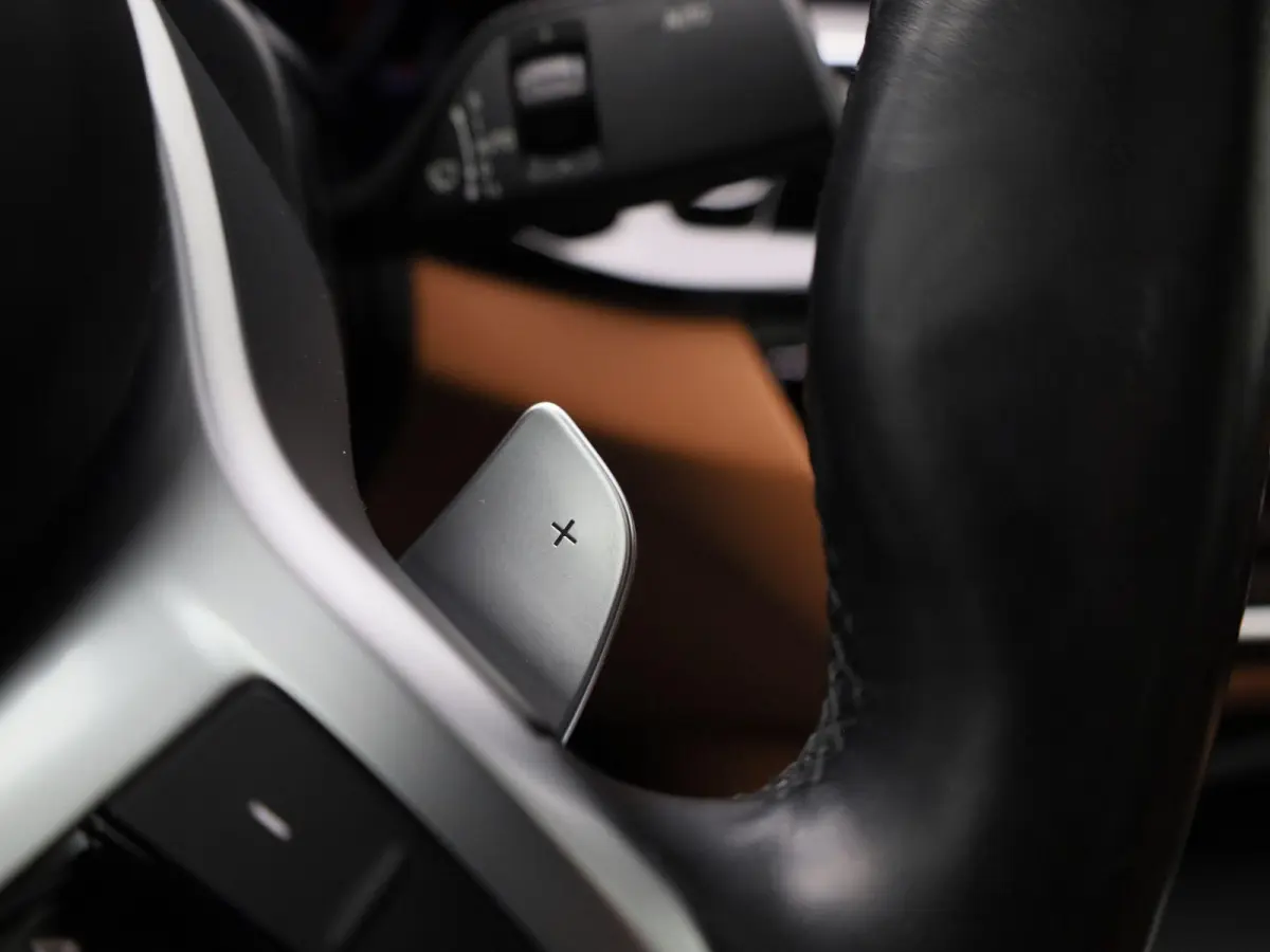 520i Business Edition Plus | Automaat | Apple Carplay / Android Auto | Panoramadak | Lederen Bekleding | Stoelverwarming | Lichtmetalen Velgen |