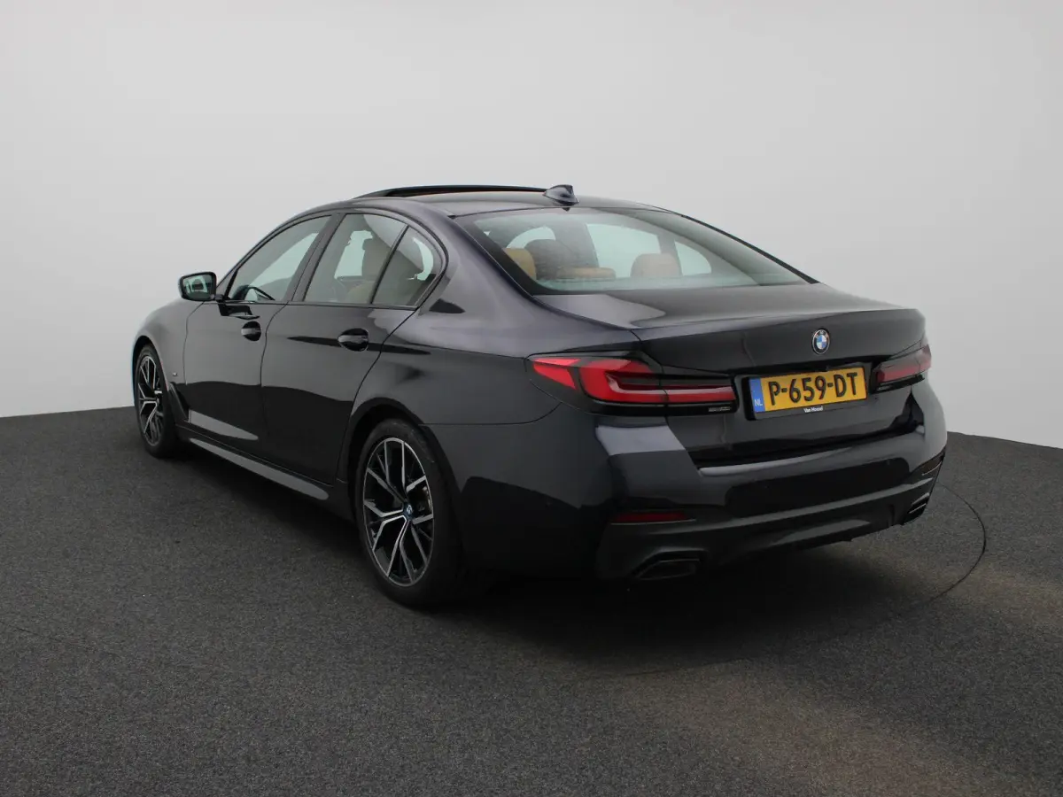 520i Business Edition Plus | Automaat | Apple Carplay / Android Auto | Panoramadak | Lederen Bekleding | Stoelverwarming | Lichtmetalen Velgen |