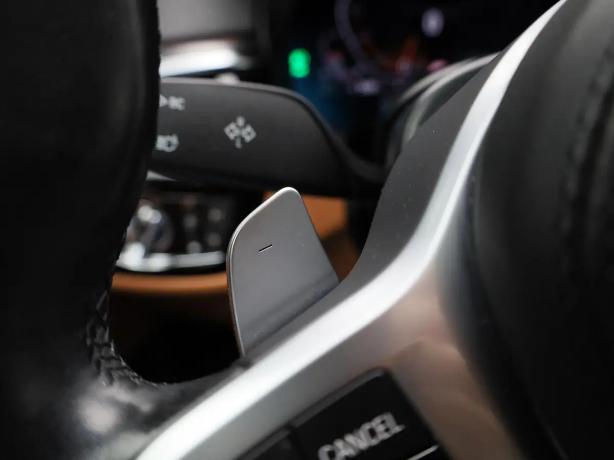 520i Business Edition Plus | Automaat | Apple Carplay / Android Auto | Panoramadak | Lederen Bekleding | Stoelverwarming | Lichtmetalen Velgen |