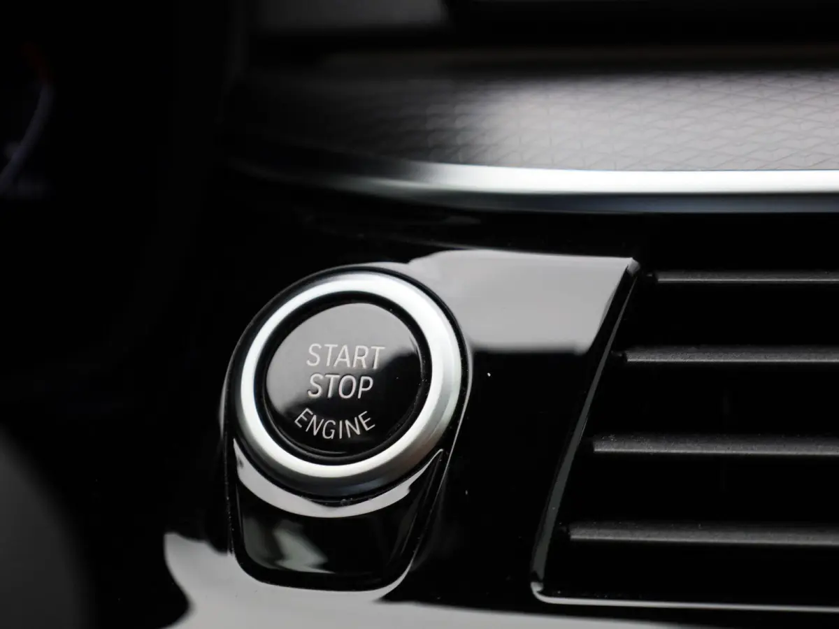 520i Business Edition Plus | Automaat | Apple Carplay / Android Auto | Panoramadak | Lederen Bekleding | Stoelverwarming | Lichtmetalen Velgen |