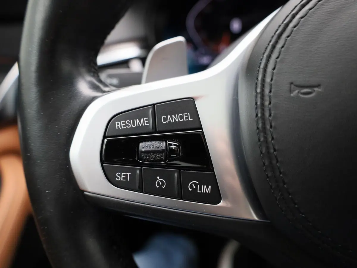 520i Business Edition Plus | Automaat | Apple Carplay / Android Auto | Panoramadak | Lederen Bekleding | Stoelverwarming | Lichtmetalen Velgen |