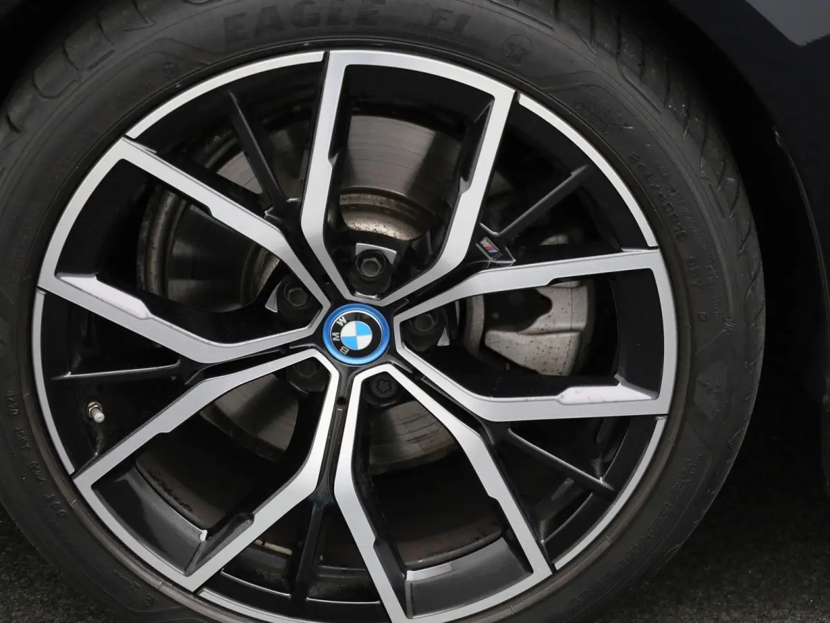 520i Business Edition Plus | Automaat | Apple Carplay / Android Auto | Panoramadak | Lederen Bekleding | Stoelverwarming | Lichtmetalen Velgen |