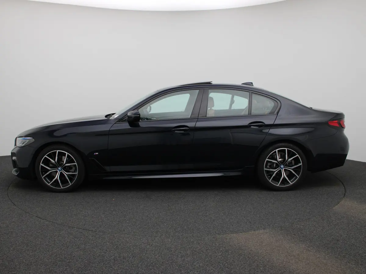 520i Business Edition Plus | Automaat | Apple Carplay / Android Auto | Panoramadak | Lederen Bekleding | Stoelverwarming | Lichtmetalen Velgen |