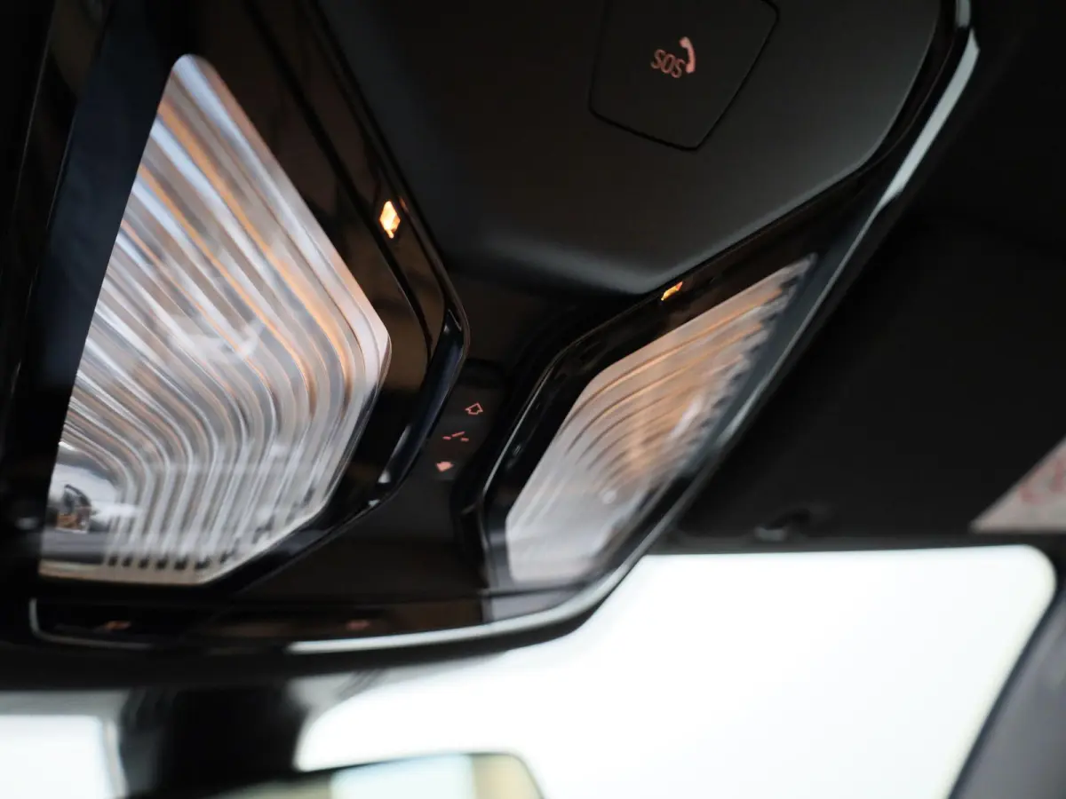 520i Business Edition Plus | Automaat | Apple Carplay / Android Auto | Panoramadak | Lederen Bekleding | Stoelverwarming | Lichtmetalen Velgen |