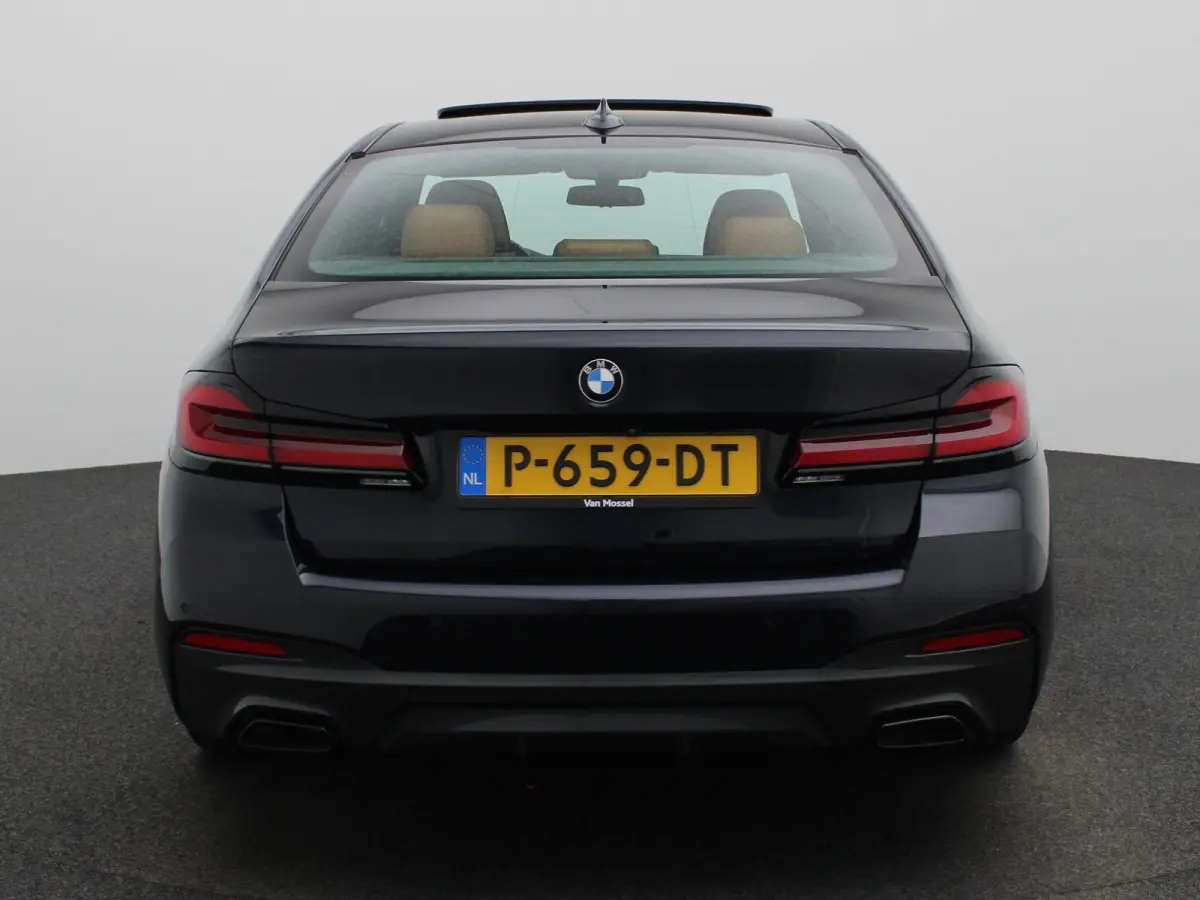 520i Business Edition Plus | Automaat | Apple Carplay / Android Auto | Panoramadak | Lederen Bekleding | Stoelverwarming | Lichtmetalen Velgen |