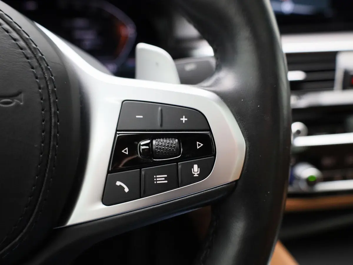 520i Business Edition Plus | Automaat | Apple Carplay / Android Auto | Panoramadak | Lederen Bekleding | Stoelverwarming | Lichtmetalen Velgen |