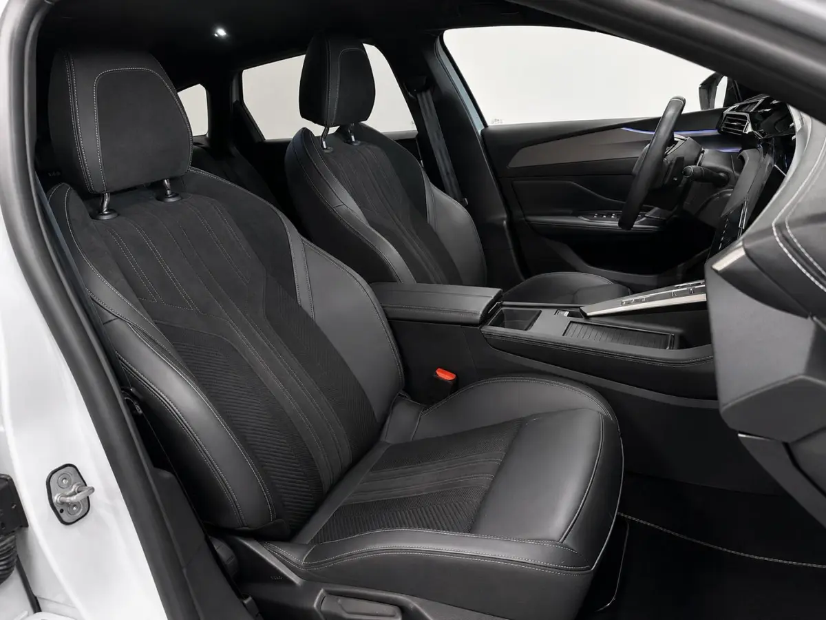 1.6 Plug-in Hybrid 225 GT Navigatie Apple Carplay/Android Auto Camera Parkeersensoren Adaptive Cruise Control Stoelverwarming FULL LED Climate Control Virtual Cockpit Lichtmetalen velgen