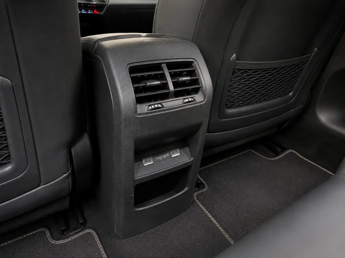 1.6 Plug-in Hybrid 225 GT Navigatie Apple Carplay/Android Auto Camera Parkeersensoren Adaptive Cruise Control Stoelverwarming FULL LED Climate Control Virtual Cockpit Lichtmetalen velgen