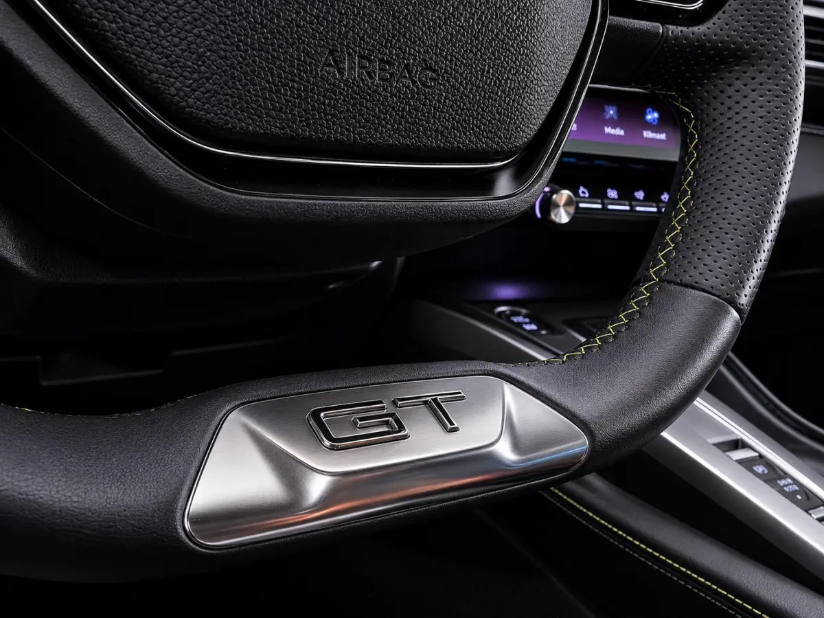 1.6 Plug-in Hybrid 225 GT Navigatie Apple Carplay/Android Auto Camera Parkeersensoren Adaptive Cruise Control Stoelverwarming FULL LED Climate Control Virtual Cockpit Lichtmetalen velgen