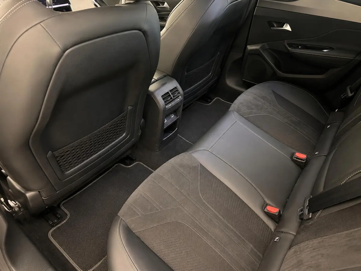 1.6 Plug-in Hybrid 225 GT Navigatie Apple Carplay/Android Auto Camera Parkeersensoren Adaptive Cruise Control Stoelverwarming FULL LED Climate Control Virtual Cockpit Lichtmetalen velgen
