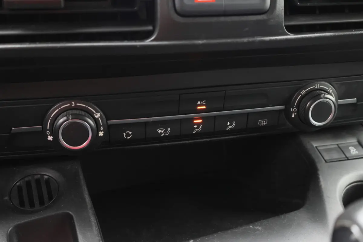 1.6 BlueHDI Club 3-Zits, Airco, Cruise, Apple Carplay, Bluetooth, Elektrische Ramen, PDC