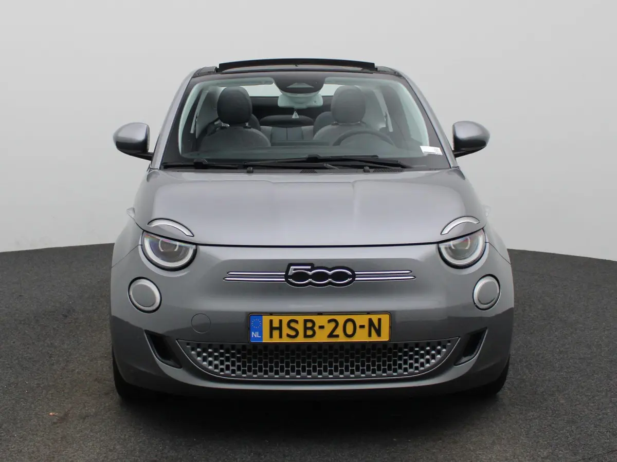 Icon 42 kWh | Cabrio | Apple Carplay / Android Auto | Climate Control | Stoel verwarming | Parkeer sensoren | Cruise Control | Navigatie | Bluetooth | Lichtmetalen Velgen |
