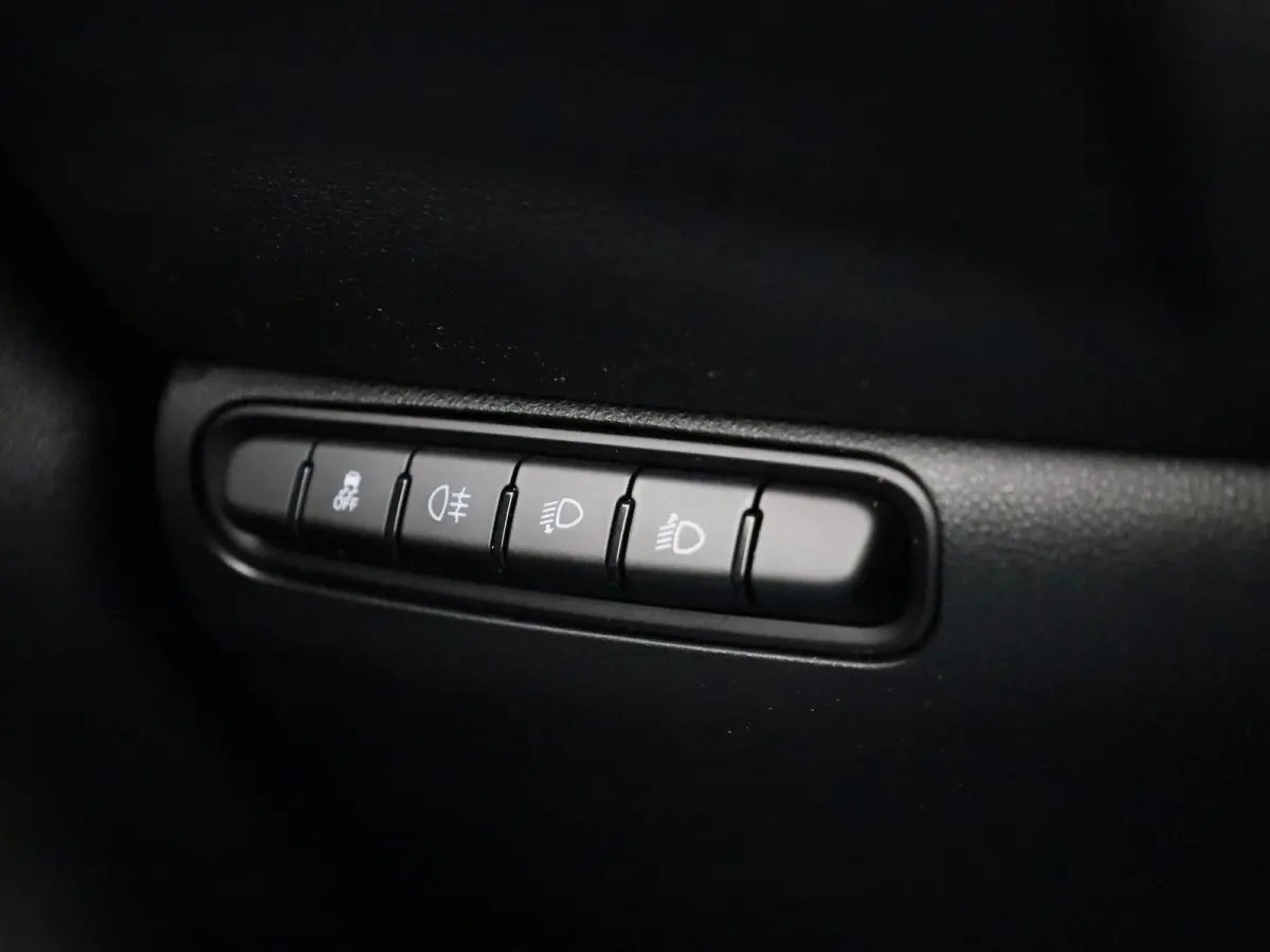 Icon 42 kWh | Cabrio | Apple Carplay / Android Auto | Climate Control | Stoel verwarming | Parkeer sensoren | Cruise Control | Navigatie | Bluetooth | Lichtmetalen Velgen |