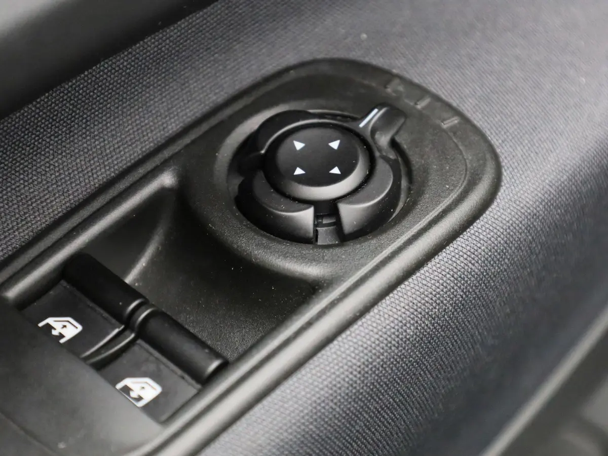 Icon 42 kWh | Cabrio | Apple Carplay / Android Auto | Climate Control | Stoel verwarming | Parkeer sensoren | Cruise Control | Navigatie | Bluetooth | Lichtmetalen Velgen |
