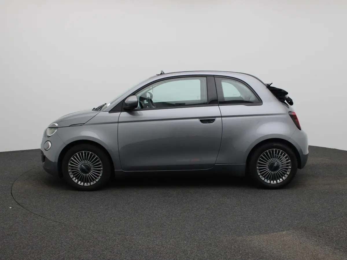 Icon 42 kWh | Cabrio | Apple Carplay / Android Auto | Climate Control | Stoel verwarming | Parkeer sensoren | Cruise Control | Navigatie | Bluetooth | Lichtmetalen Velgen |