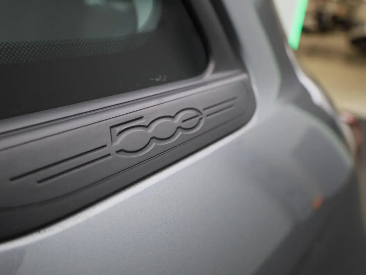 Icon 42 kWh | Cabrio | Apple Carplay / Android Auto | Climate Control | Stoel verwarming | Parkeer sensoren | Cruise Control | Navigatie | Bluetooth | Lichtmetalen Velgen |