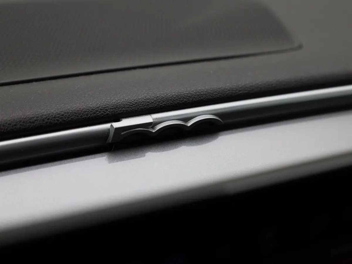 Icon 42 kWh | Cabrio | Apple Carplay / Android Auto | Climate Control | Stoel verwarming | Parkeer sensoren | Cruise Control | Navigatie | Bluetooth | Lichtmetalen Velgen |