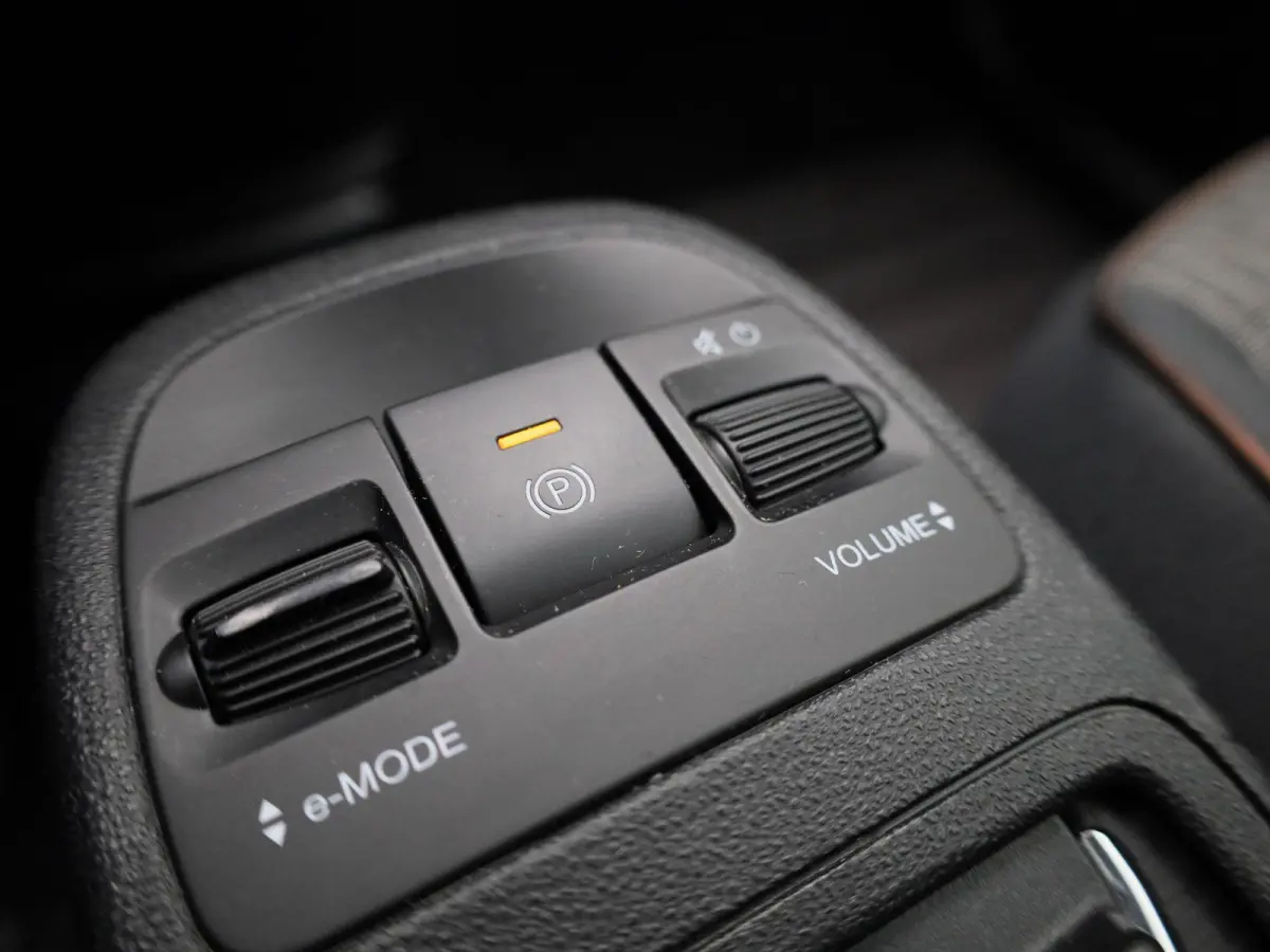 Icon 42 kWh | Cabrio | Apple Carplay / Android Auto | Climate Control | Stoel verwarming | Parkeer sensoren | Cruise Control | Navigatie | Bluetooth | Lichtmetalen Velgen |