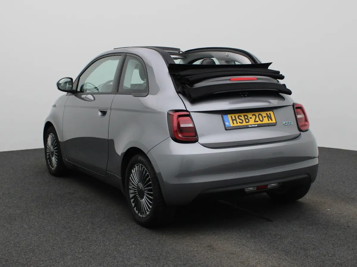 Icon 42 kWh | Cabrio | Apple Carplay / Android Auto | Climate Control | Stoel verwarming | Parkeer sensoren | Cruise Control | Navigatie | Bluetooth | Lichtmetalen Velgen |