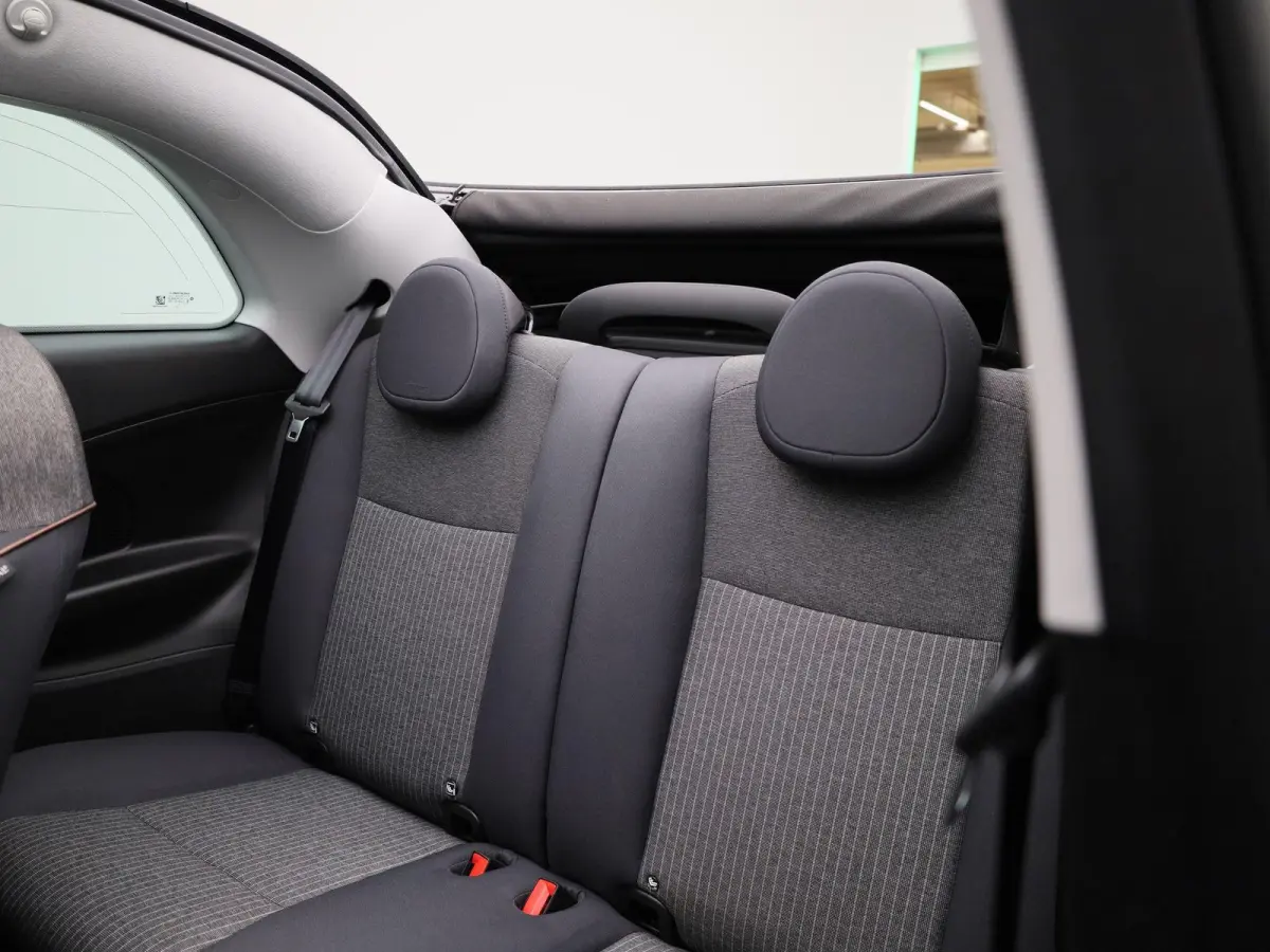 Icon 42 kWh | Cabrio | Apple Carplay / Android Auto | Climate Control | Stoel verwarming | Parkeer sensoren | Cruise Control | Navigatie | Bluetooth | Lichtmetalen Velgen |
