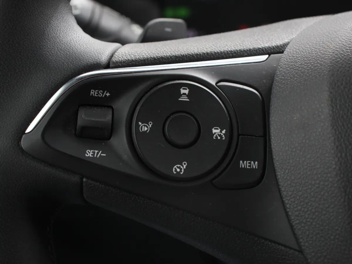 1.2 Turbo 130pk Automaat Ultimate Navigatie Apple Carplay/Android Auto Digitale Cockpit Lichtmetalen Velgen Extra Getint Glas