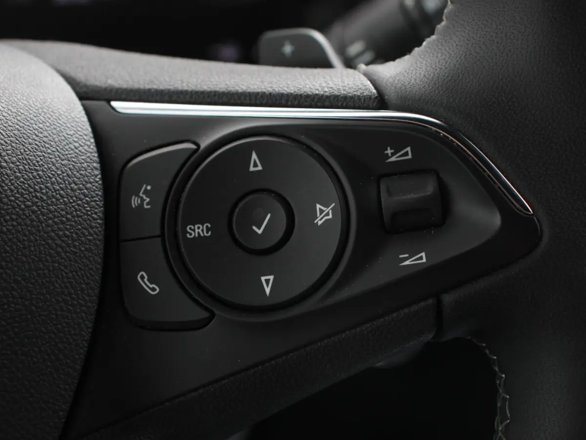 1.2 Turbo 130pk Automaat Ultimate Navigatie Apple Carplay/Android Auto Digitale Cockpit Lichtmetalen Velgen Extra Getint Glas