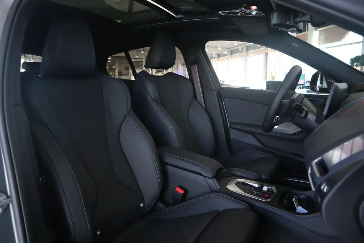 120 BMW 1 Serie 5-deurs 120 M Sportpakket Pro | Innovation Pack | Individual Frozen Pure Grey | Panoramadak