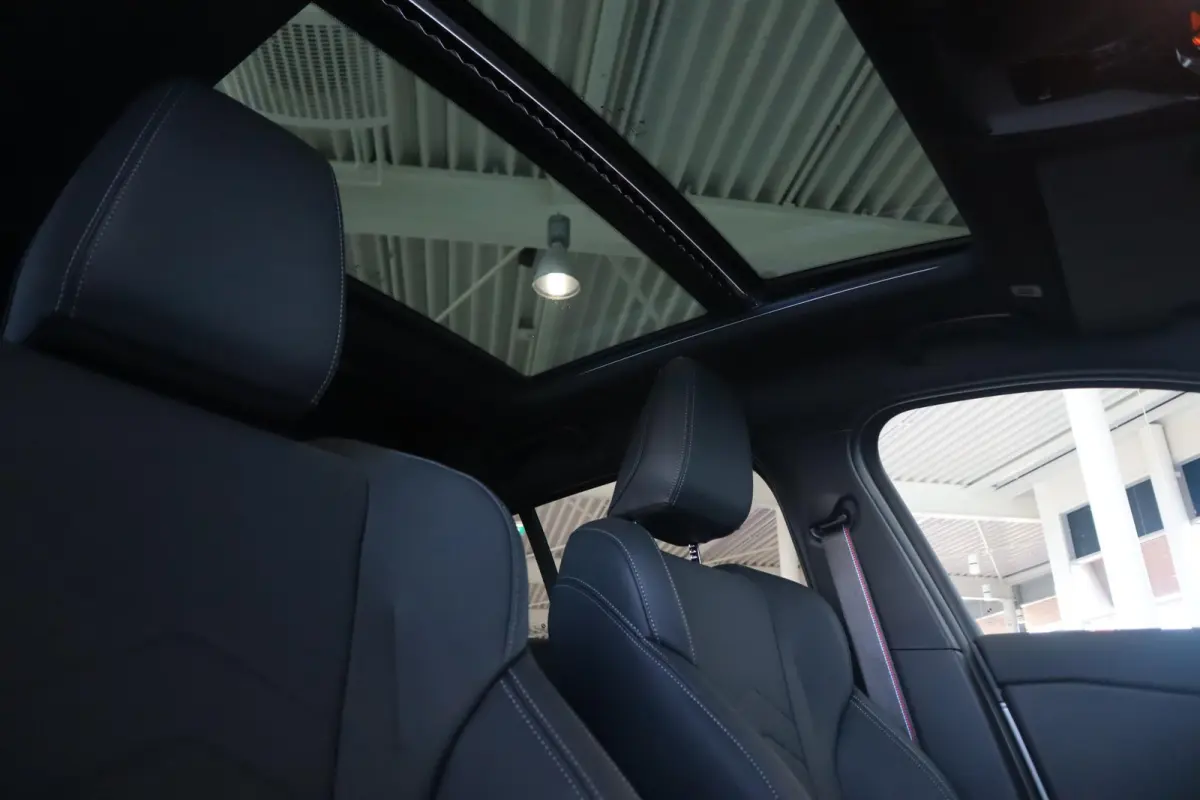 120 BMW 1 Serie 5-deurs 120 M Sportpakket Pro | Innovation Pack | Individual Frozen Pure Grey | Panoramadak