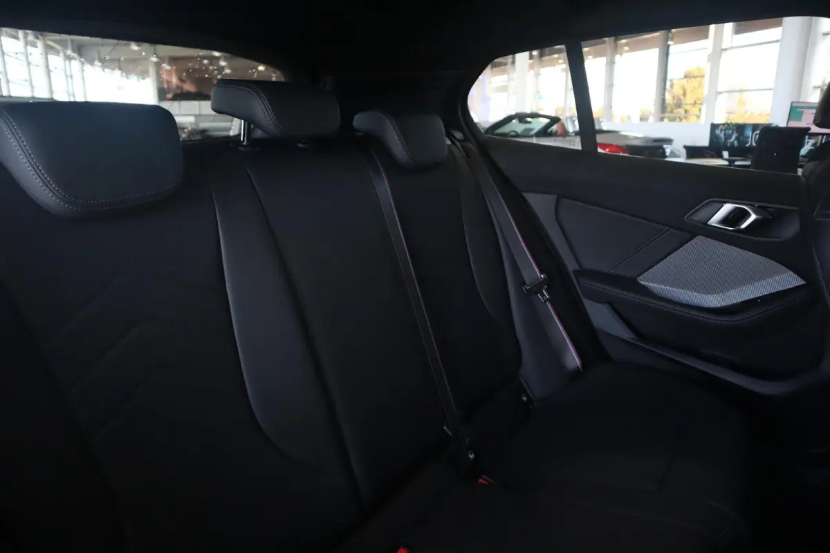 120 BMW 1 Serie 5-deurs 120 M Sportpakket Pro | Innovation Pack | Individual Frozen Pure Grey | Panoramadak