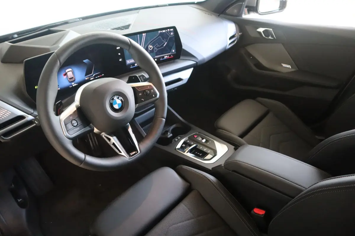120 BMW 1 Serie 5-deurs 120 M Sportpakket Pro | Innovation Pack | Individual Frozen Pure Grey | Panoramadak