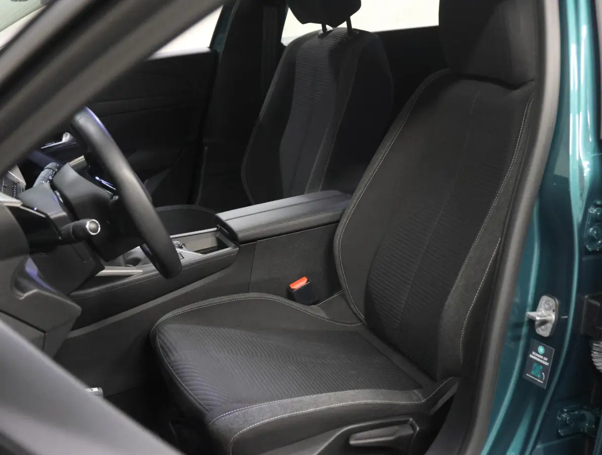 1.2 130PK Active Pack Business | 1ste eigenaar | AppleCarplay/Android Auto | Parkeersensoren | Comfortstoelen | LED | Keyless | Climate Control | Cruise Control | Isofix | DAB Radio |