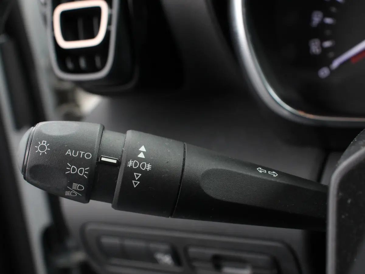 1.2 PureTech S&S Origins Climate control Navigatie Achteruitrijcamera Cruise control Lichtmetalen velgen Apple Carplay/ Android Auto