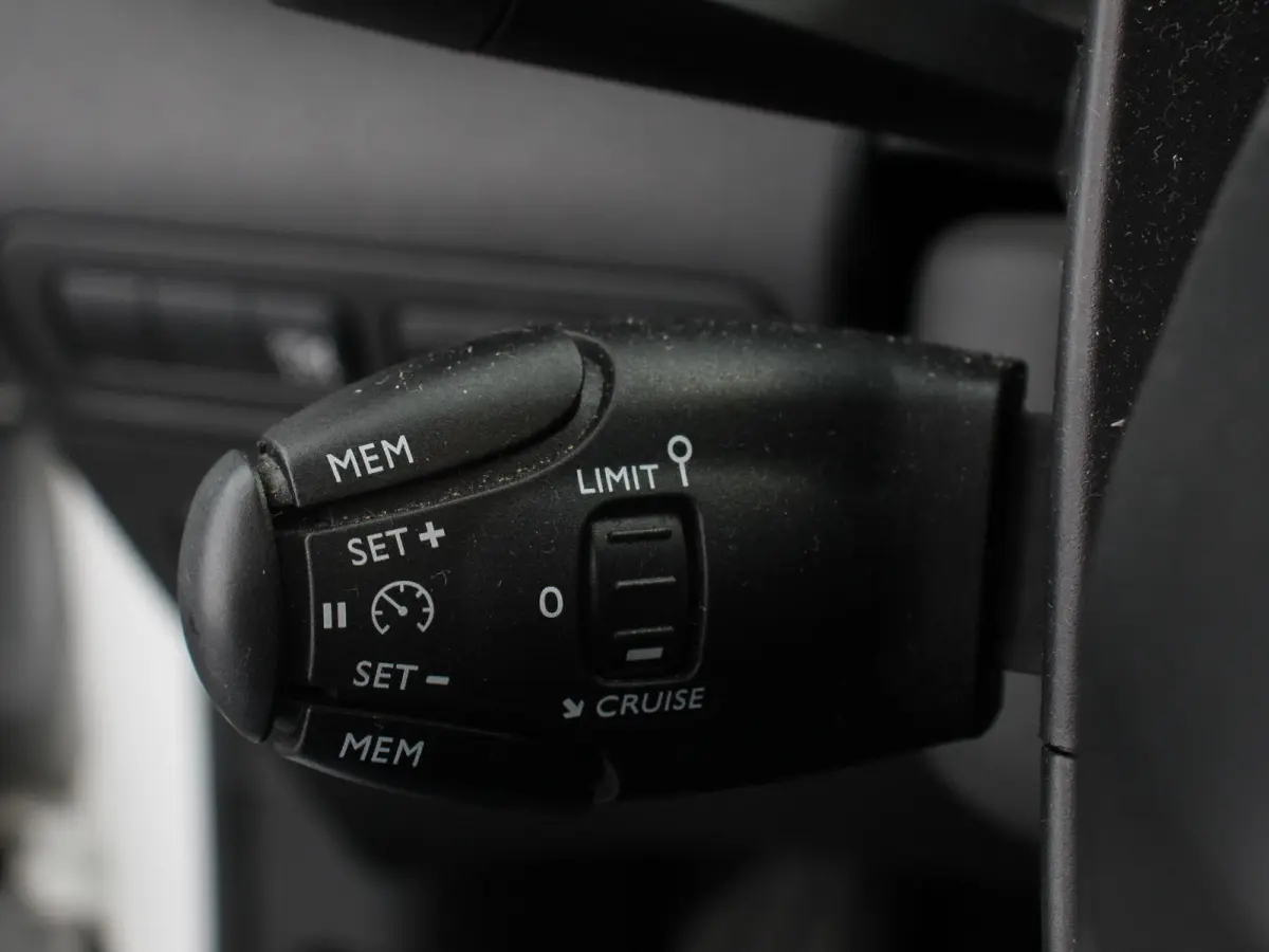1.2 PureTech S&S Origins Climate control Navigatie Achteruitrijcamera Cruise control Lichtmetalen velgen Apple Carplay/ Android Auto