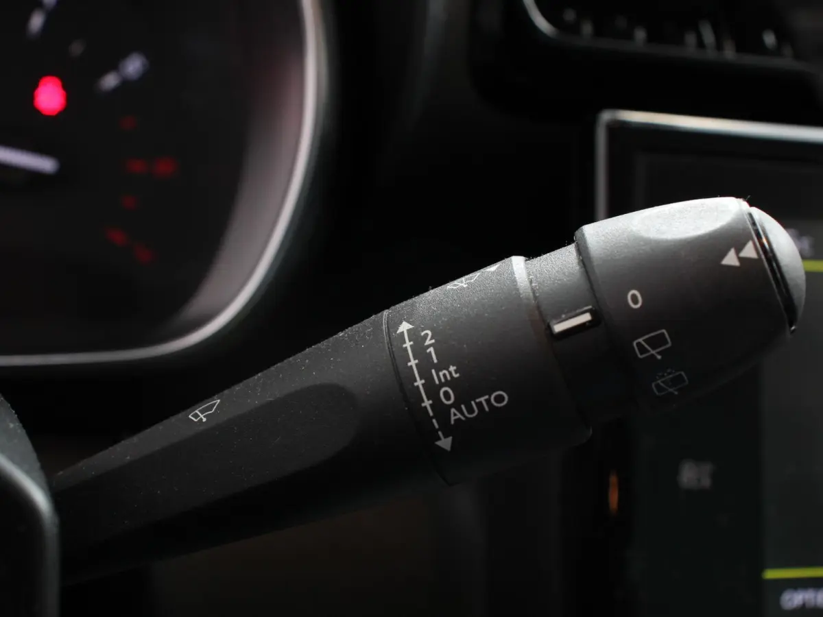 1.2 PureTech S&S Origins Climate control Navigatie Achteruitrijcamera Cruise control Lichtmetalen velgen Apple Carplay/ Android Auto