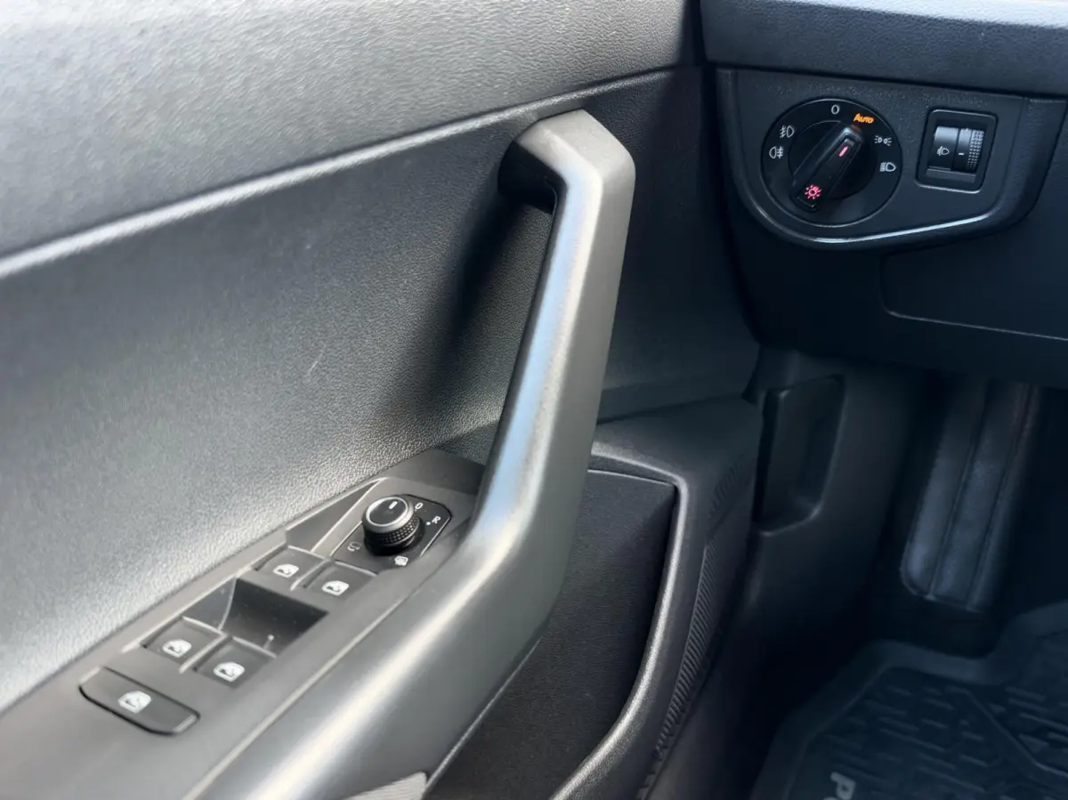 1.0 TSI Comfortline Business | LED | Cruise | Climate | Stoelverwarming | Sensoren | Lichtmetaal