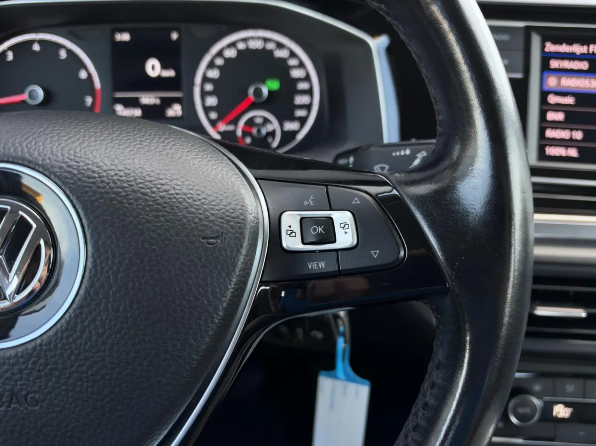 1.0 TSI Comfortline Business | LED | Cruise | Climate | Stoelverwarming | Sensoren | Lichtmetaal