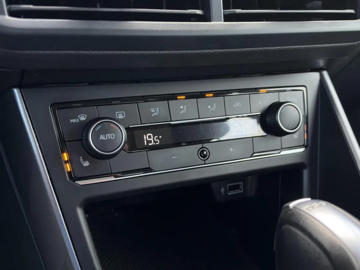 1.0 TSI Comfortline Business | LED | Cruise | Climate | Stoelverwarming | Sensoren | Lichtmetaal
