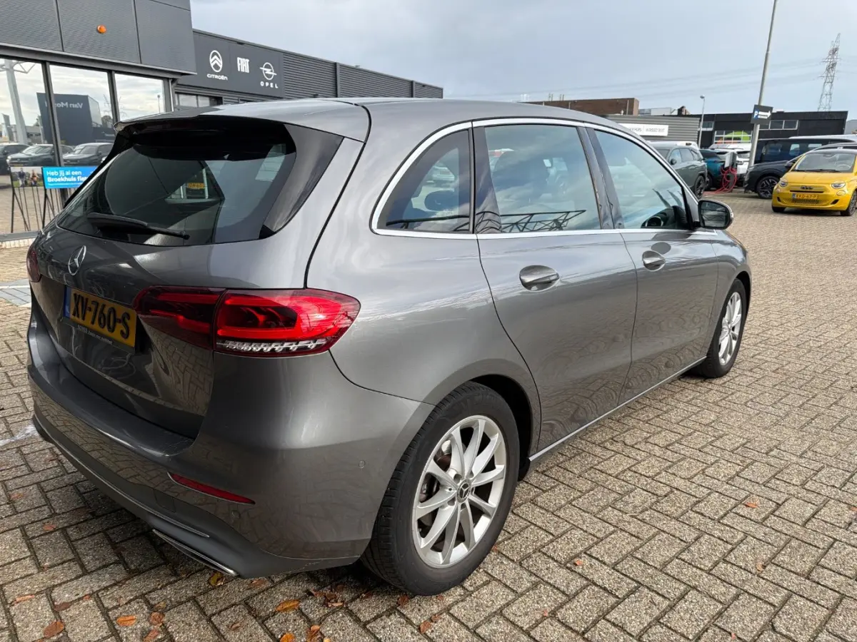 180 Launch Edition | Navigatie | Elektr. Stoelen | 360 Camera | Climate Control | Cruise Control | Elektr. Achterklep | !!