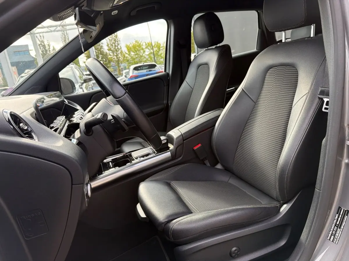 180 Launch Edition | Navigatie | Elektr. Stoelen | 360 Camera | Climate Control | Cruise Control | Elektr. Achterklep | !!