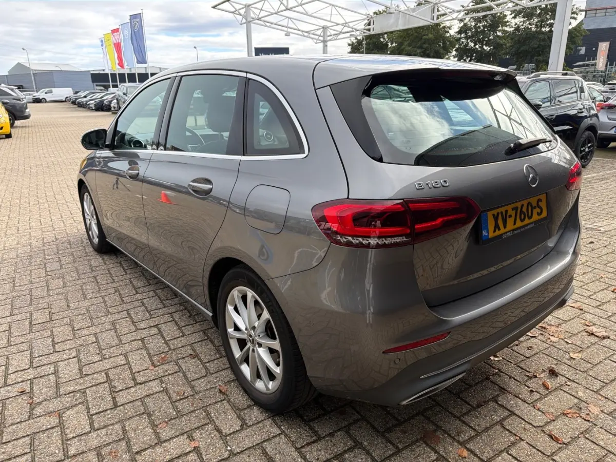 180 Launch Edition | Navigatie | Elektr. Stoelen | 360 Camera | Climate Control | Cruise Control | Elektr. Achterklep | !!