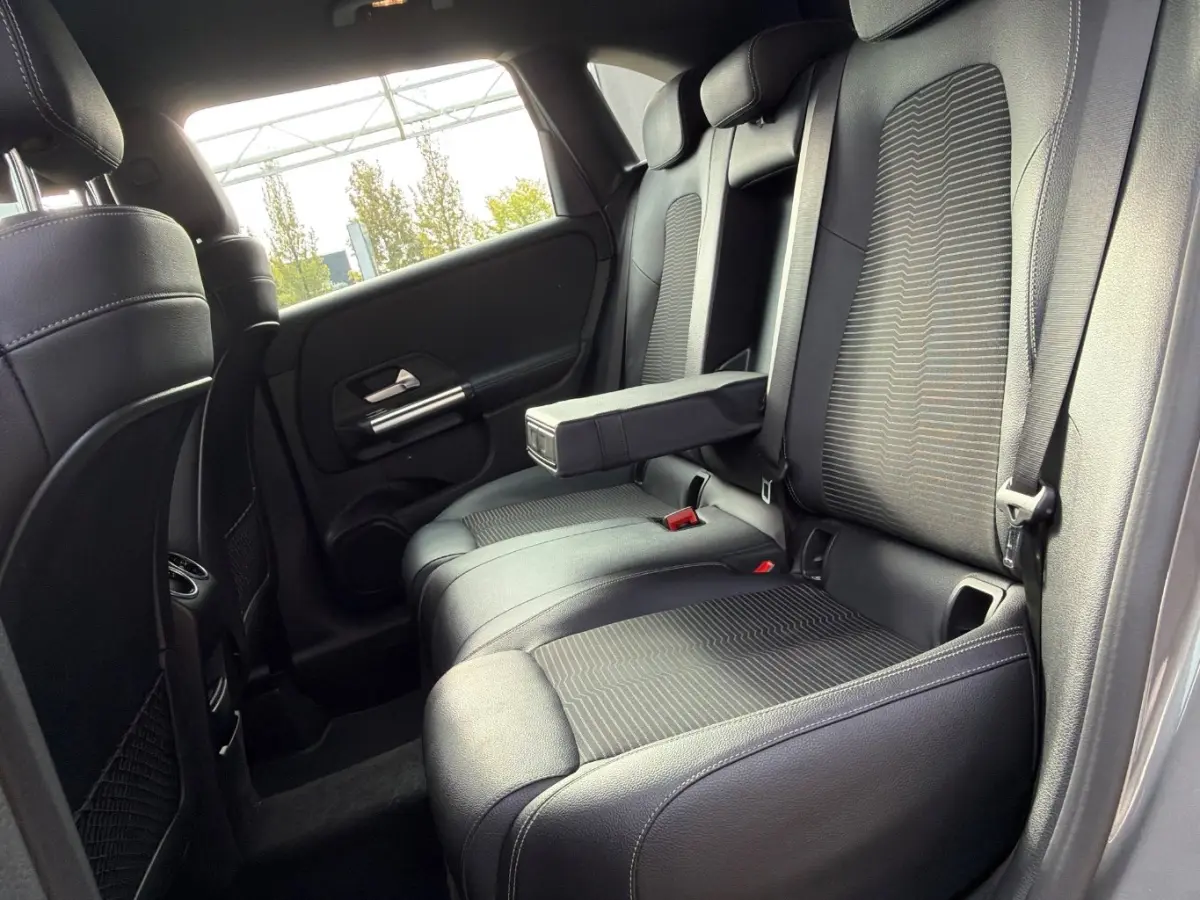 180 Launch Edition | Navigatie | Elektr. Stoelen | 360 Camera | Climate Control | Cruise Control | Elektr. Achterklep | !!
