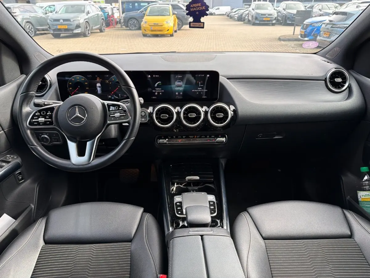 180 Launch Edition | Navigatie | Elektr. Stoelen | 360 Camera | Climate Control | Cruise Control | Elektr. Achterklep | !!