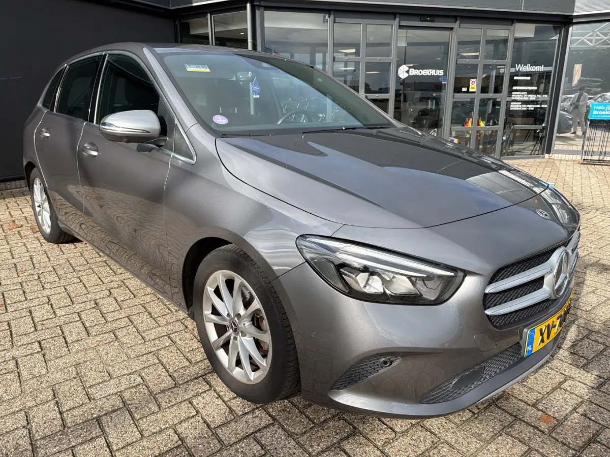 180 Launch Edition | Navigatie | Elektr. Stoelen | 360 Camera | Climate Control | Cruise Control | Elektr. Achterklep | !!